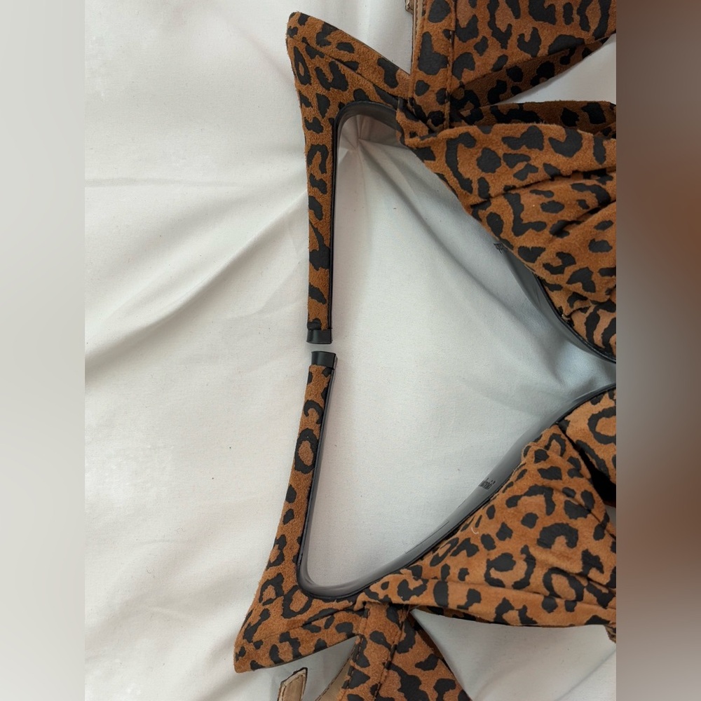 Charles David Vinnie Leopard Print Heels, EUC, size 8 - Picture 4 of 7